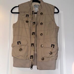 Cargo style vest with intro warm lining! Great condition! Size small.